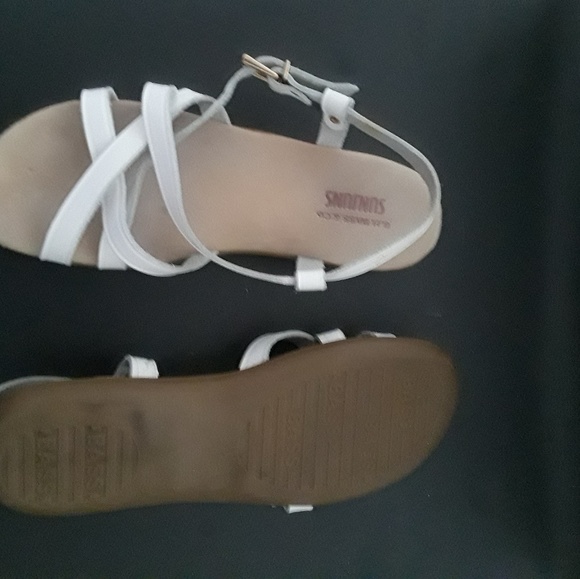 Use sandals - Picture 2 of 3